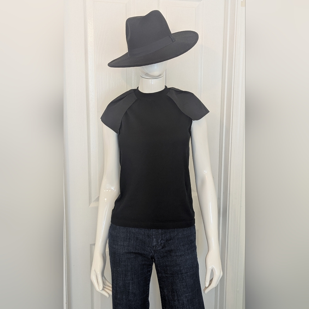 Clane Exclusive Japanese Brand Black Sleeveless Top With Detailed Shoulder S